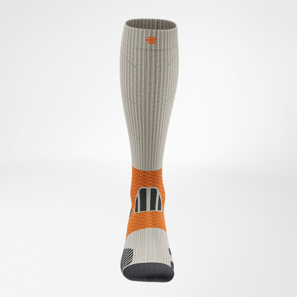 Trailrun-Laufsocken grau-orange Vorderansicht Vorderansicht der grau-orangen Trailrun - Laufsocken