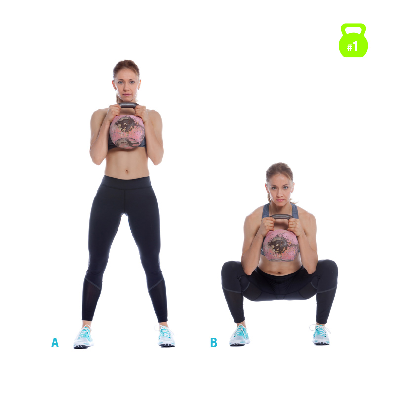 Goblet Squat avec la Kettlebell Femme fait un Goblet Squat avec la Kettlebell