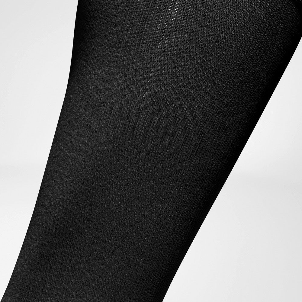 Chaussettes de compression régénération noir Détail Zones de Compression Vue détaillée de la zone du mollet des chaussettes de sport pour la régénération