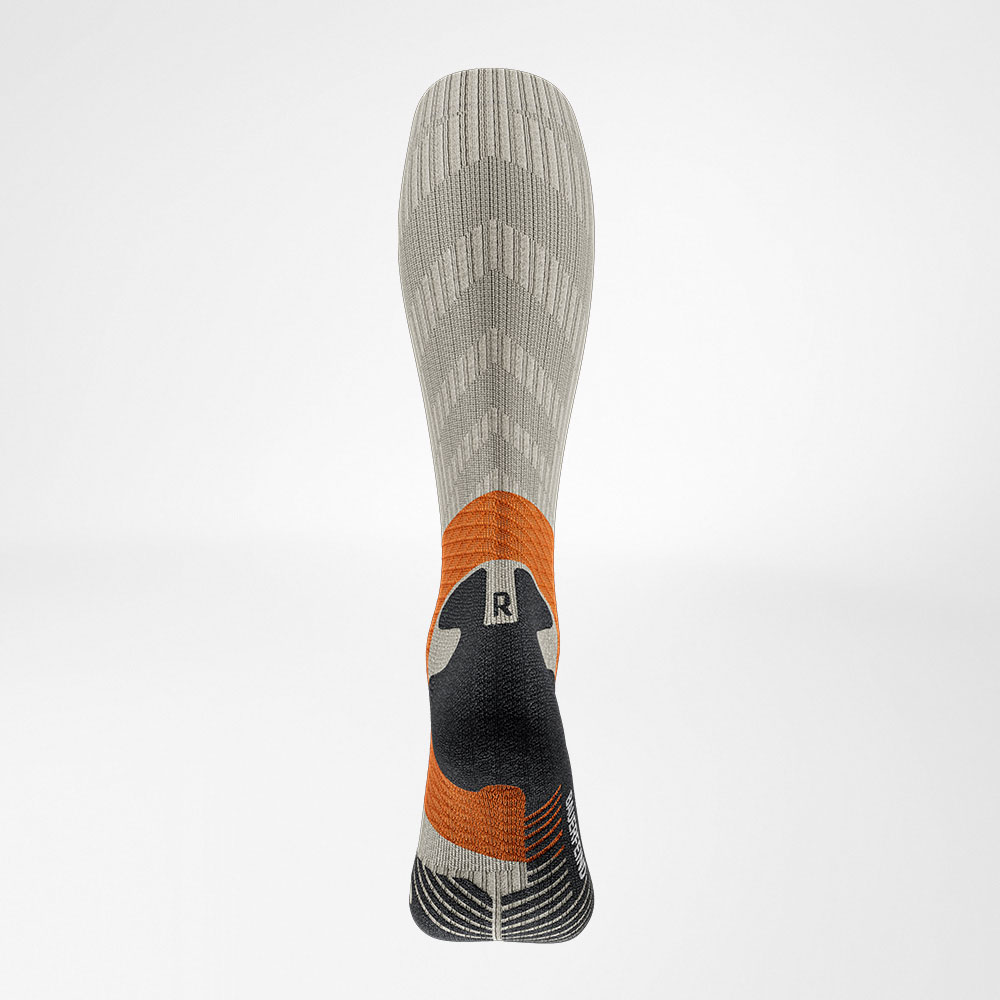 Trailrun-Laufsocken grau-orange Hinteransicht Rückansicht der grau-orangen Trailrun - Laufsocken