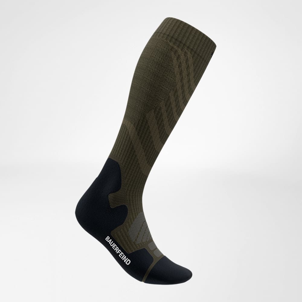 Chaussettes de randonnée Merino vert foncé Vue latérale Vue latérale des chaussettes de randonnée Merino en vert foncé