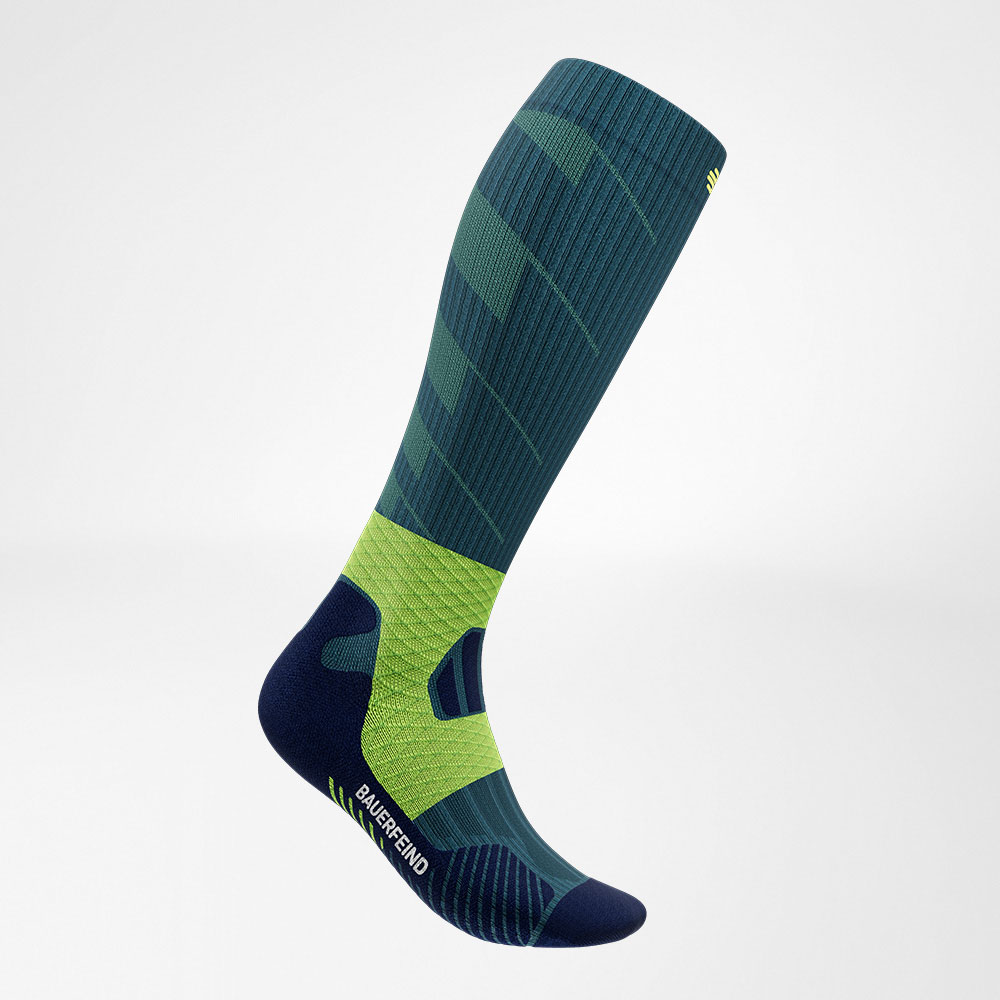 Trailrun-Laufsocken blau-grün Vorderansicht schräg Seitliche Vorderansicht der blau-grünen Trailrun - Laufsocken