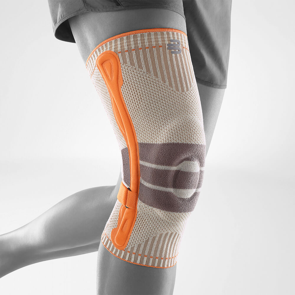 Wander Kniebandage ohne Gurt für Sportaktivitäten Kniebandage für Wander Sport in Orange an einer Person