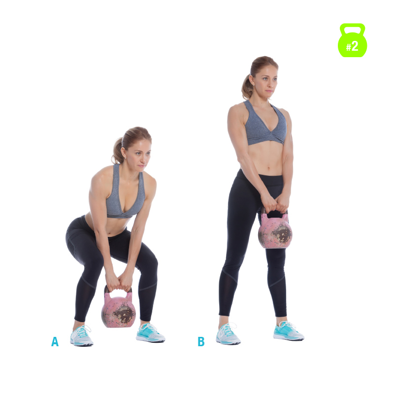 Soulevé de terre avec le Kettlebell Femme faisant du soulevé de terre avec le Kettlebell