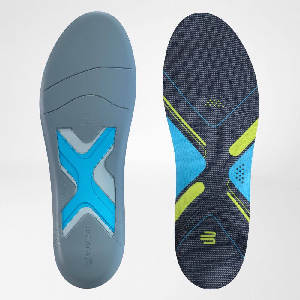 Semelles sport, vue avant et arrière Deux semelles intérieures pour chaussures de course côte à côte, chacune en vue avant et arrière