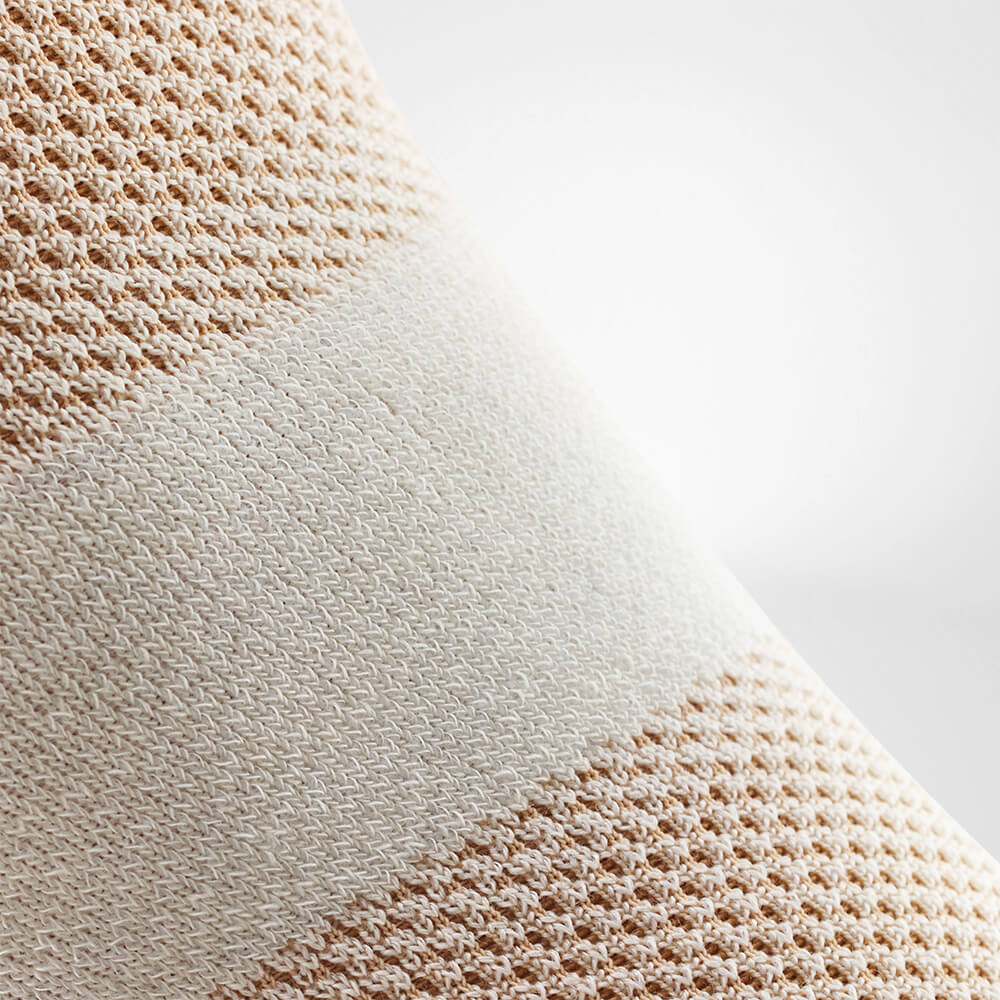 Kniekehlen-Detail der Wander Kniebandage für Komfort Detailansicht der Kniekehle einer Wander Kniebandage für maximalen Komfort