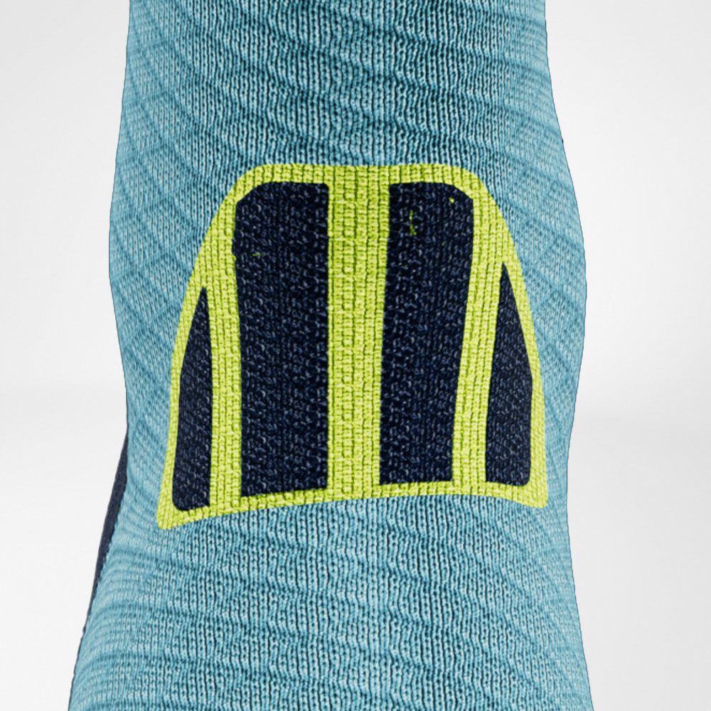 Chaussettes de trail running bleu-jaune Détail Achilles Comfort Vue de détail de la zone du tendon d'Achille des chaussettes de trail running bleu-jaune