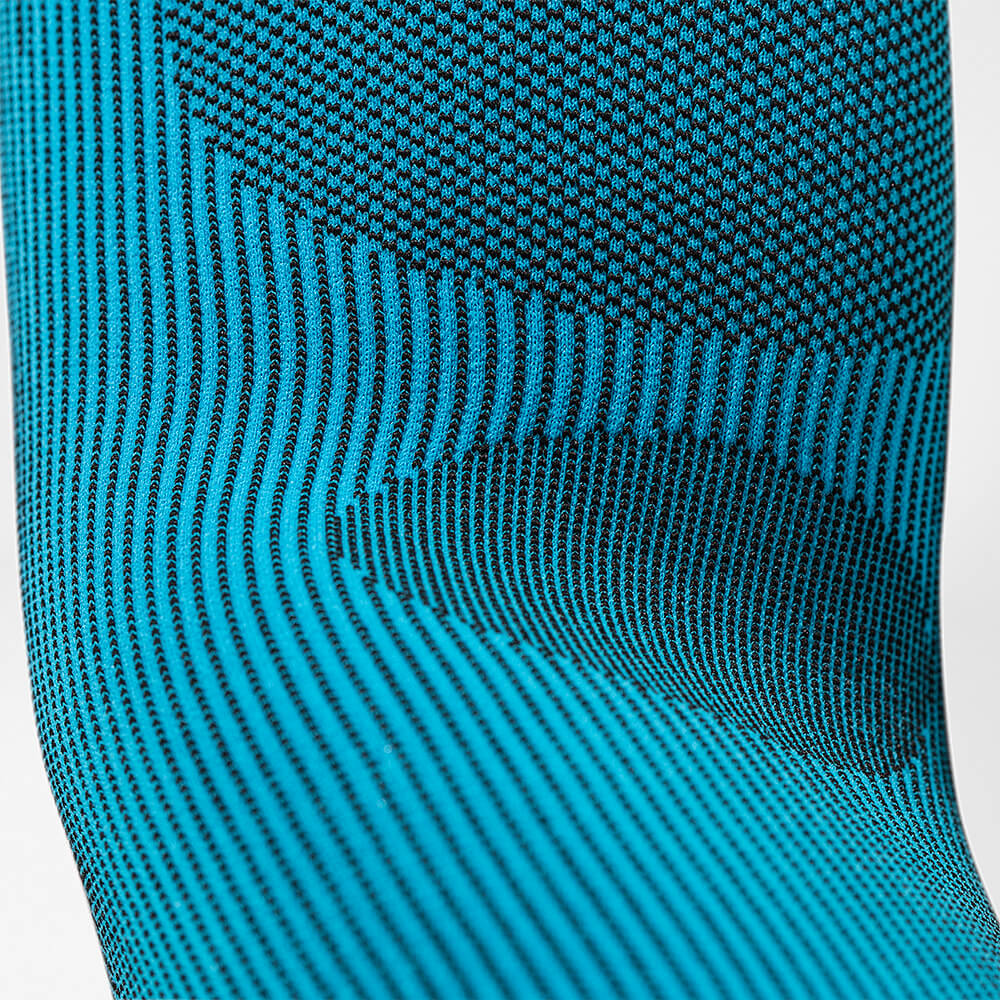 Détail des manches du bras Zones de compression Vue détaillée de l'intérieur du coude avec le motif de tricot de la manche de compression pour le bras