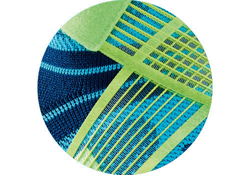 Image détaillée d'une bandage de cheville Une image précise d'une bandage de cheville qui est ajustable.